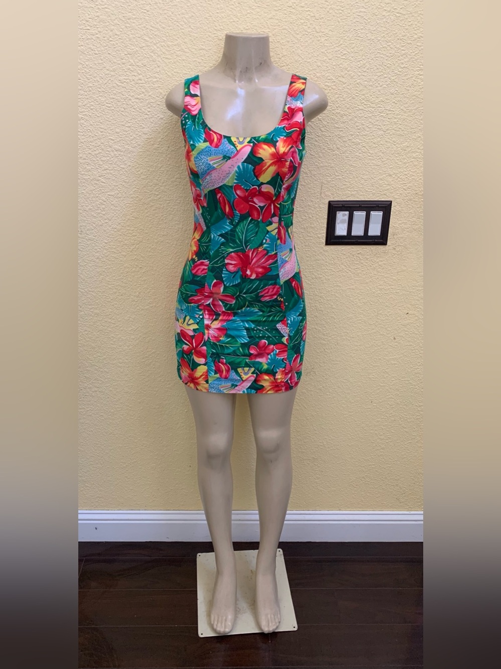 VTG Hilo Hattie The Hawaiian Original Size 3 Tropical Floral Print Sheath Dress
